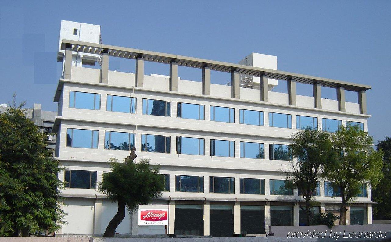 Hotel Riverview Ahmedabad Exterior foto